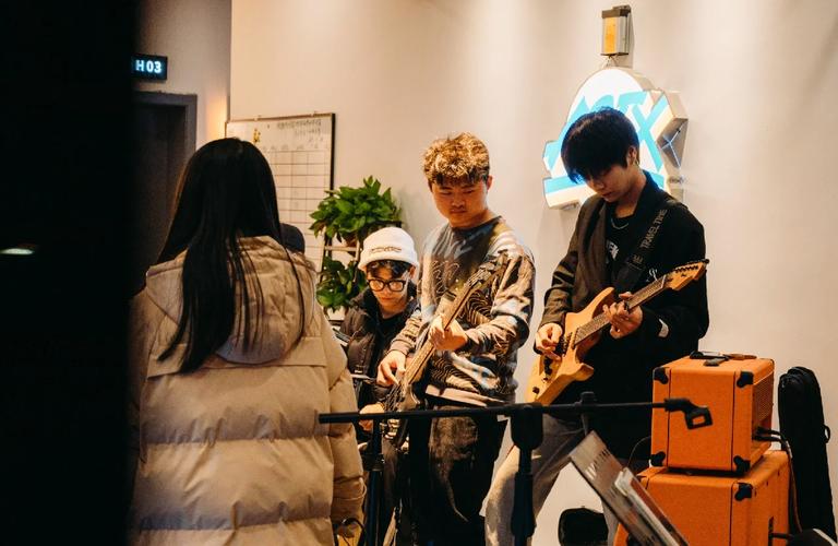 【lpl战报】JDG 2-0 TT：Yagao招牌佐伊轻取TT JDG成功晋级季后赛