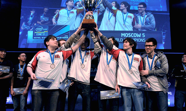 LPL春季赛今日首发名单：stay被换下 xing登场 圣枪哥重返赛场迎战AL