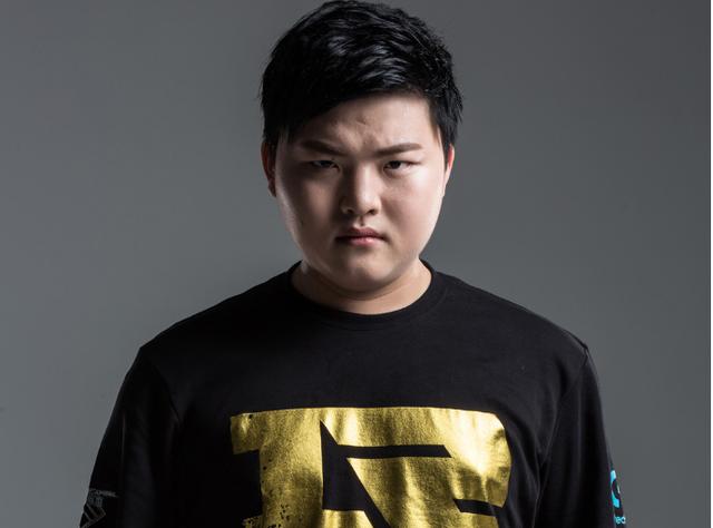 迎接LPL焦点战，TES阿水放出烟雾弹，Bin苦练三大英雄