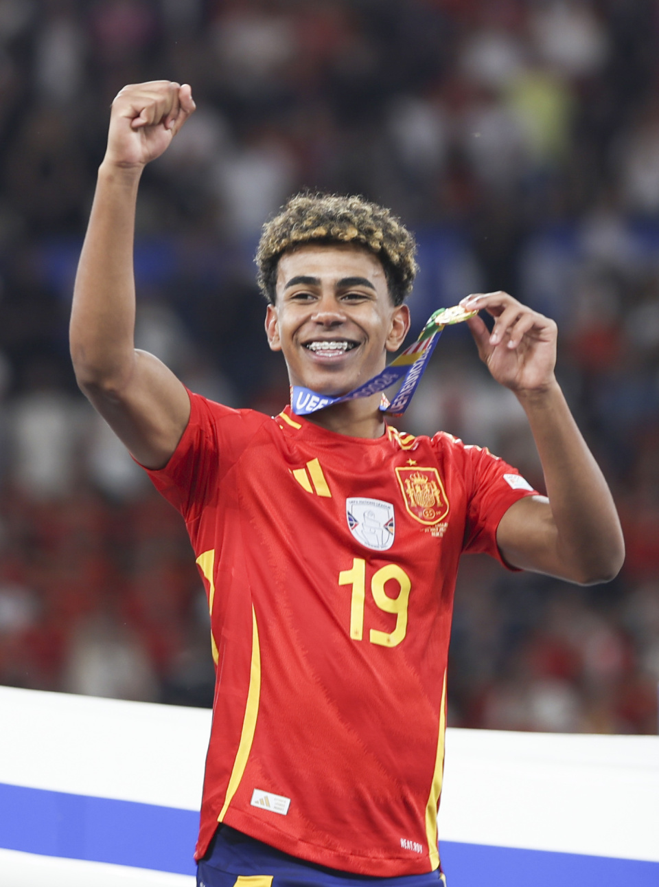 于低